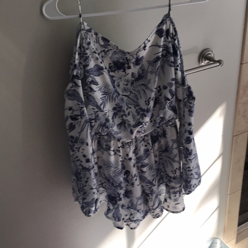 Alrar’d state cold shoulder romper.